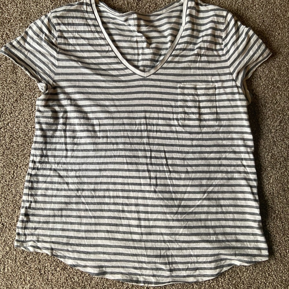 Striped v neck tee